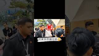 我们来Jewel Changi Airport玩…结果突然撞见她😳，现场一下子很多人围观，我一开始真的不敢相信