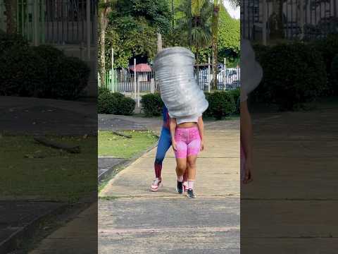 Spiderman el héroe del ducto😂🤣 #shortsindia #funny #prank #comedy #shortsfeed #humor