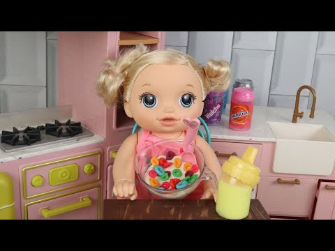 BABY ALIVE BEBÊ NINA NA HORA DO LANCHINHO -ENSINANDO A FAZER COMIDINHA DE MASSINHA DE BRINQUEDO