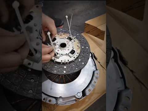 Установка диска зчеплення на автомобіль.#car #repair.