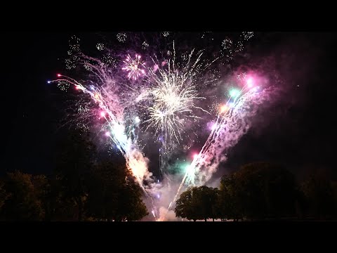 14 juillet : peu de feux d'artifice à cause du risque incendie mais beaucoup de spectateurs