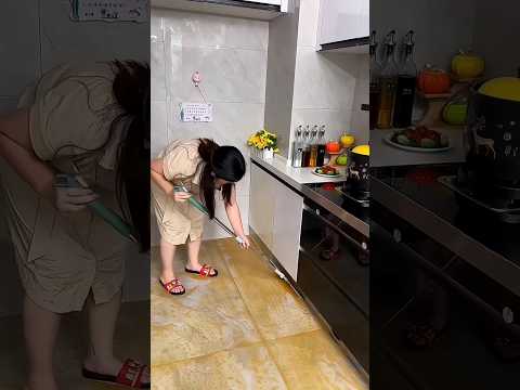 prt,125 Without leaving any residue, it scrapes water and sweeps the floor #viralvideo #youtubeshort