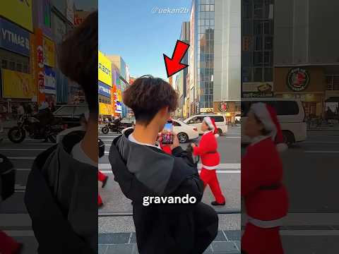 Ele Gravava Um Vídeo No Natal… E Captou Algo Incrível Em Cima da Torre! 📸😱