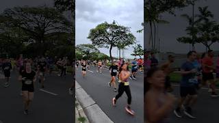 Can You Find Yourself? 👀 | Hapalua Half Marathon 2026 🌺 (Part 1) #shorts #honolulu #halfmarathon