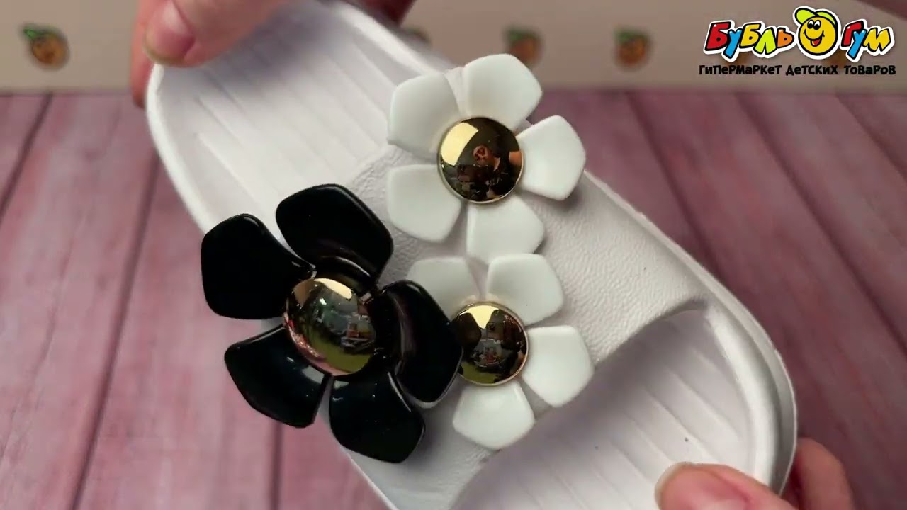 Шлепанцы Pasito пляжные с массивных декором цветы белые - видео Шлепанцы Pasito пляжные с массивных декором цветы белые - видео