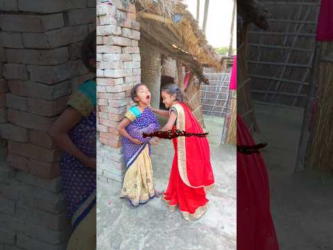 अपनी ही बेटी को बचाया 😱😭🙏#viralvideo #youtubeshorts #ytviral