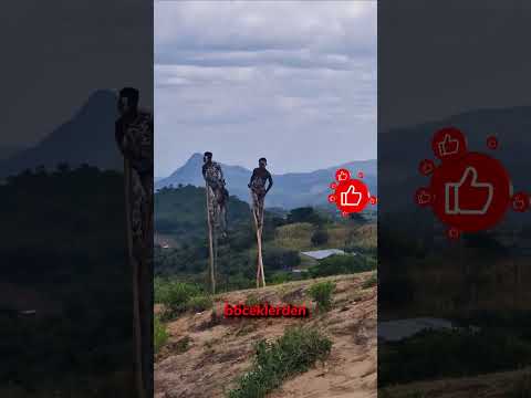 Bu Kabile Neden Çubuklarla Yürüyor?