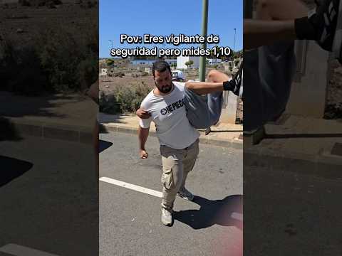 Pov: Eres Vigilante de Seguridad pero mides 1,10  #humor #viral #canarias #vs #vigilante #shorts
