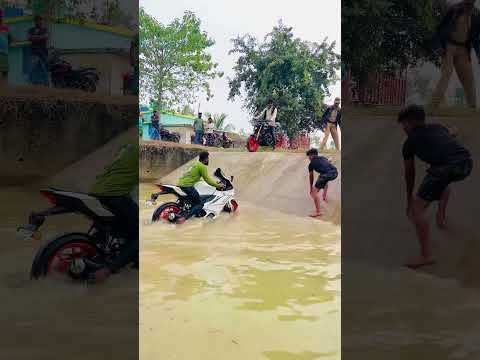 Police key hot Gaya 😂🤣 #ytshorts #bikerider #shortvideo #shorts #ns200 #viralvideo #police