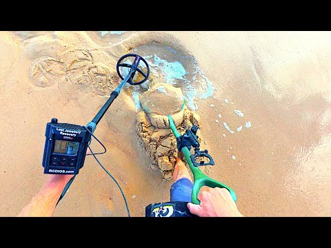 AUTHORITIES SHUT DOWN BEACH Finding Coins & Unique Jewelry