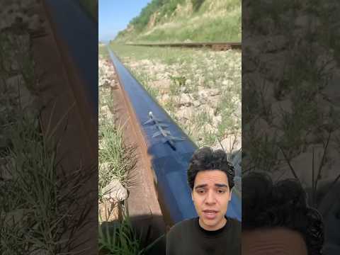 قطار ضد مسمار طويل😱😨