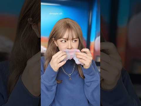 He loves it🤭... 양말 꼬린내를 사랑하는 너... #mapleoh #comedy #shorts