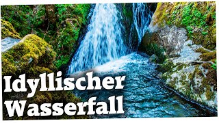 Traumhaft idyllischer Wasserfall in der Eifel an der Wallfahrtskirche Maria Martental