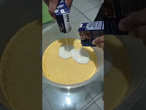 Joguei creme de leite no fubá de milho e o resultado foi esse. O segredo das confeiteiras