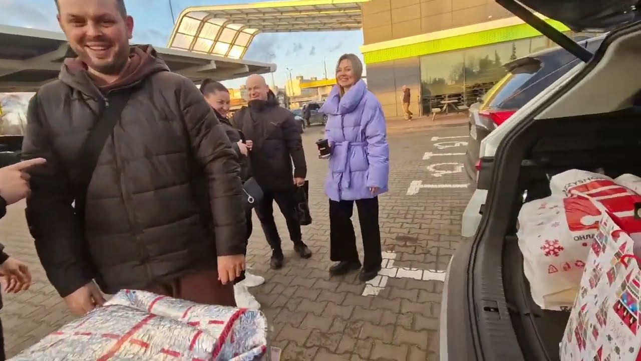 Подарки от друзей. Поубирался. Всех с новым годом