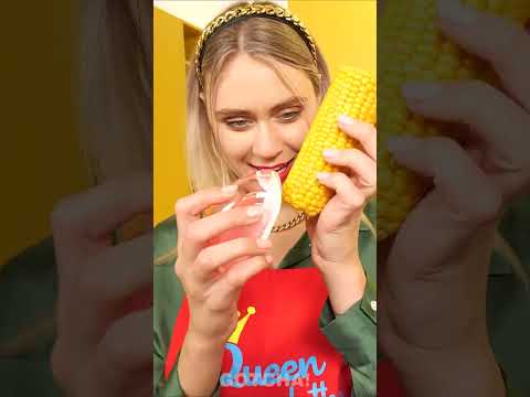 How to Eat Corn? Mom Saves a Day with a Cool Gadget! #shorts