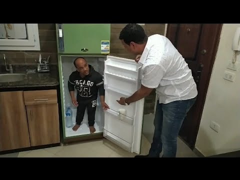 الحاج الضوى مسك سعيد نايم فى التلاجه