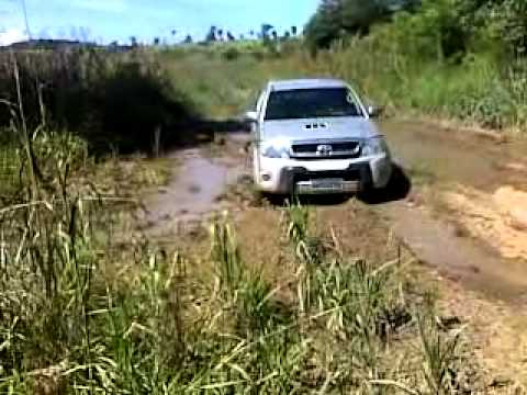 videos de toyota hilux no barro #7