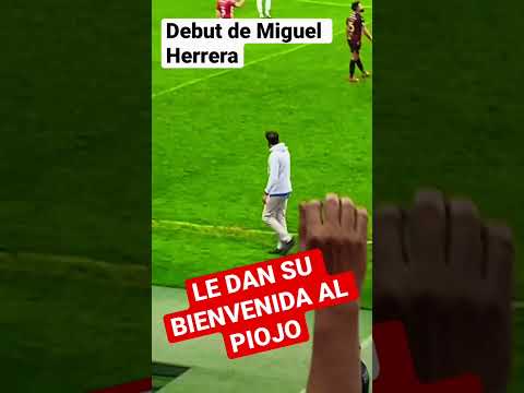 ¡LE LLOVIÓ AL #piojoherrera EN EL AKRON! ¡ASÍ LO DESPIDIERON LOS DE #chivas !!!