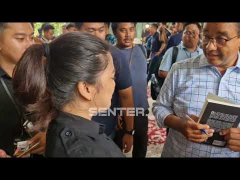 SUASANA HANGAT MINTA TANDA TANGAN ANIES BASWEDAN