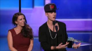Justin Bieber - Justin Wins Artist of the Year - AMA 2012