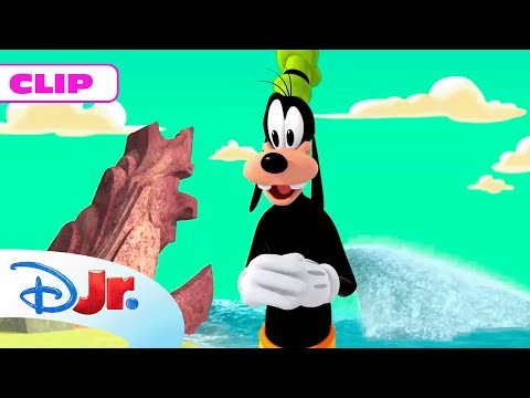MICKEY MOUSE FUNHOUSE: Goofy, el surfero 🏄 | @DisneyJuniorES