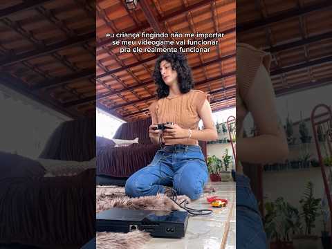 eu criança jogando vídeo game