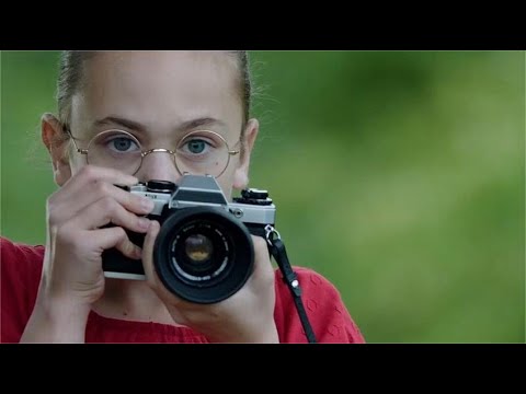 Little girl takes photos at cemetery, accidentally stumbles upon murder scene