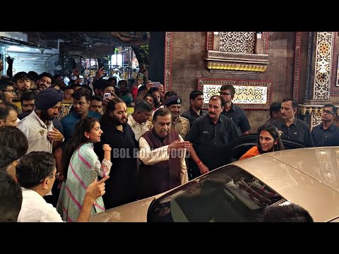 Mukesh Ambani, Anant Ambani Wife Radhika Merchant & Shloka Mehta At Lalbaugcha Raja 2024 Pandal