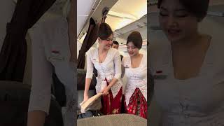 Kesibukan Pramugari2 Cantik Batik Air dalam Pesawat Saat Terbang dari Jakarta ke Manado