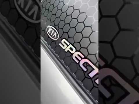 Instalación de panal negro mate en Kia Spectra by StickerArt