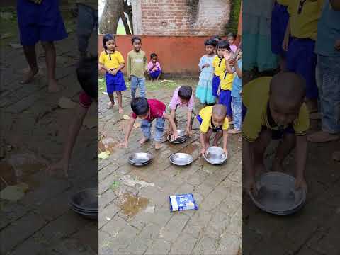 #kon#phle#biscuit#ka#packet#uthayenge#ytshortsvideo#ytviral#