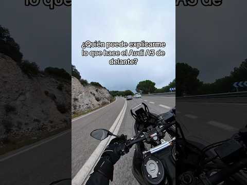 PERO QUÉ HACE? ??? #motos #moteros #yamahatenere700 #yamahat7 #conducciontemeraria #short #shorts