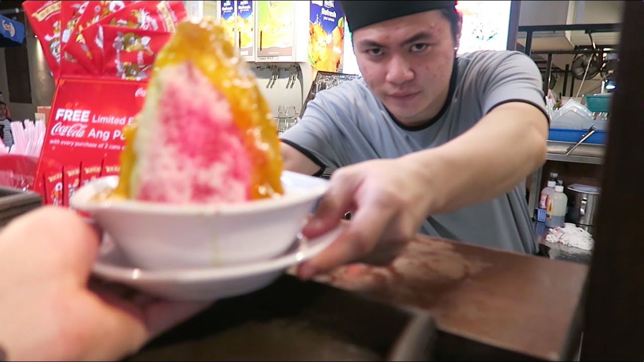 EATING delicious street food in Singapore's Chinatown