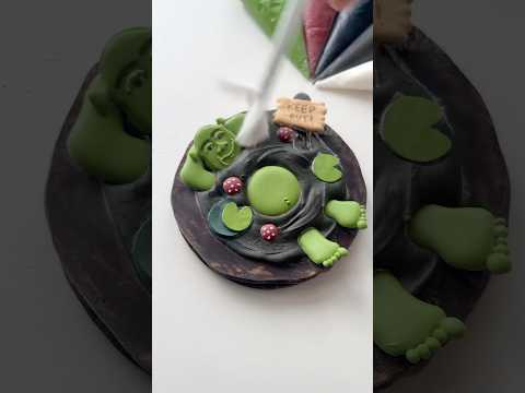 Shrek cookie💚🤎 royal icing 101 linked in my bio #cookiedecorating #oddlysatisfying #asmr