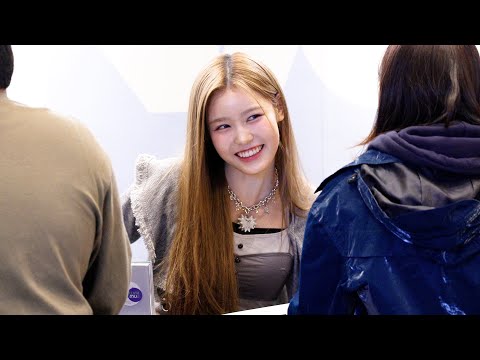 izna(이즈나) 사인 중인 정세비 JEONG SAE BI (Fan Signing Event) 직캠 | 공개 팬사인회 • 241215