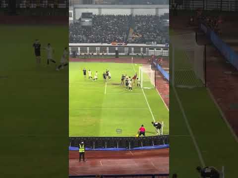Kalau enggak ditepis kiper goll ini #persibbandung