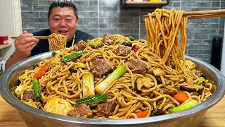 【特色炒筱面】猴哥品尝特色美食，鲜嫩牛肉搭配软嫩豆腐一同爆炒，口感丰富味道直接惊艳味蕾【胖猴仔】