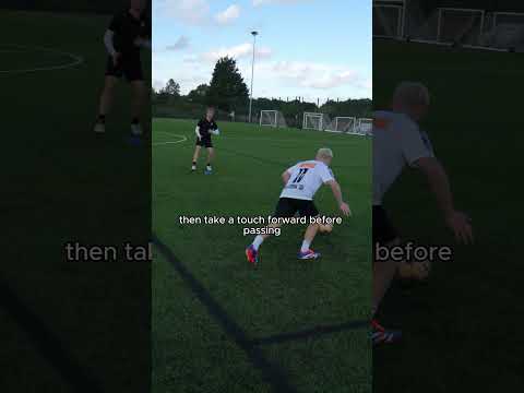 duo training for strikers and fullbacks #football #soccer #footballdrills #soccerdrills #footytips