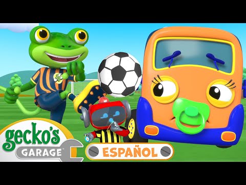 Vamos a jugar Fútbol ⚽ 🐸 Garaje de Gecko | Carros para niños | Videos educativos