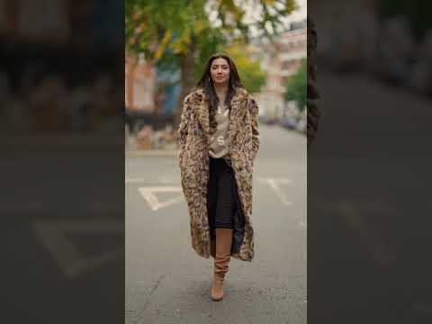 Mahira khan attitude walk ๐๐๐#ytshorts #viralshort #mahirakhan