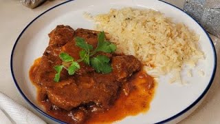 Chuletas en salsa roja