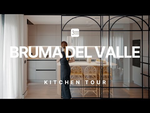 KITCHEN TOUR: BRUMA DEL VALLE. Una cocina semiabierta con isla en palillería.