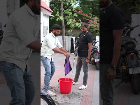 🏠 வீட்டிலேயே Bike Wash செய்வது எப்படி ???  #shorts #bikewash #washing #bikegadgets