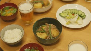 全新下饭片，小伙做家常菜一绝，邻居纷纷带菜来食