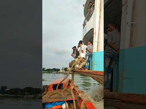 তাড়াহুড়ো যেভাবে চলতি রাজারহাট বি লঞ্চে উঠে ট্রলার বাঁধলো #shorts #trending #launch