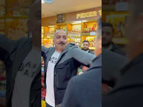 Bakkalda Paraya Basmak İsterken Adamın Damarına Bastı #komik #eğlence #esnaf #para