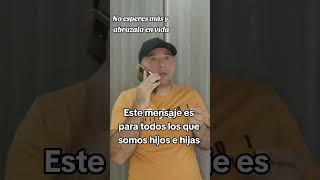 Abraza y dale a tu mamá todo mientras esté en vida