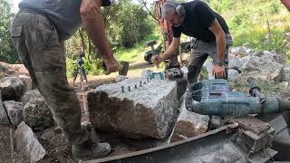 Coupe de rochers pour futurs piliers en granit