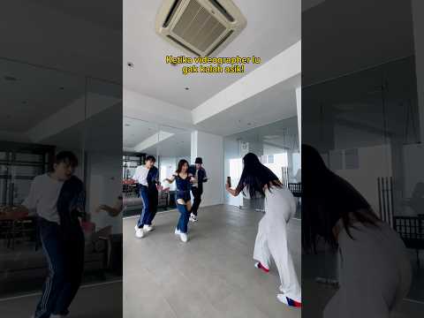 Kalo editornya dancer jg, bisa  ngedit sambil joget😂 #rampampamchallenge